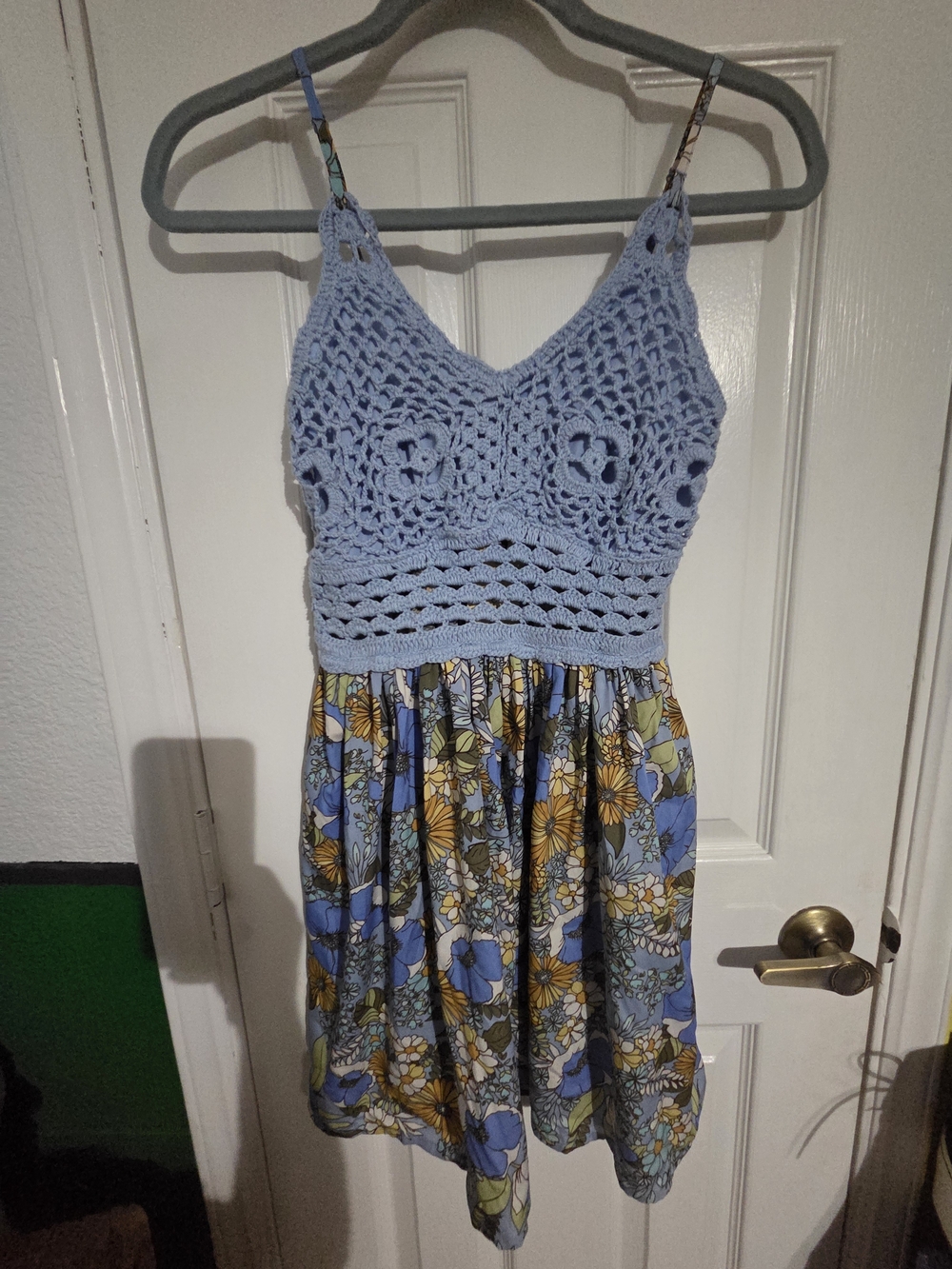 NWT Light Blue Crocheted Bodice Floral Mini Dress With Pockets. Size S